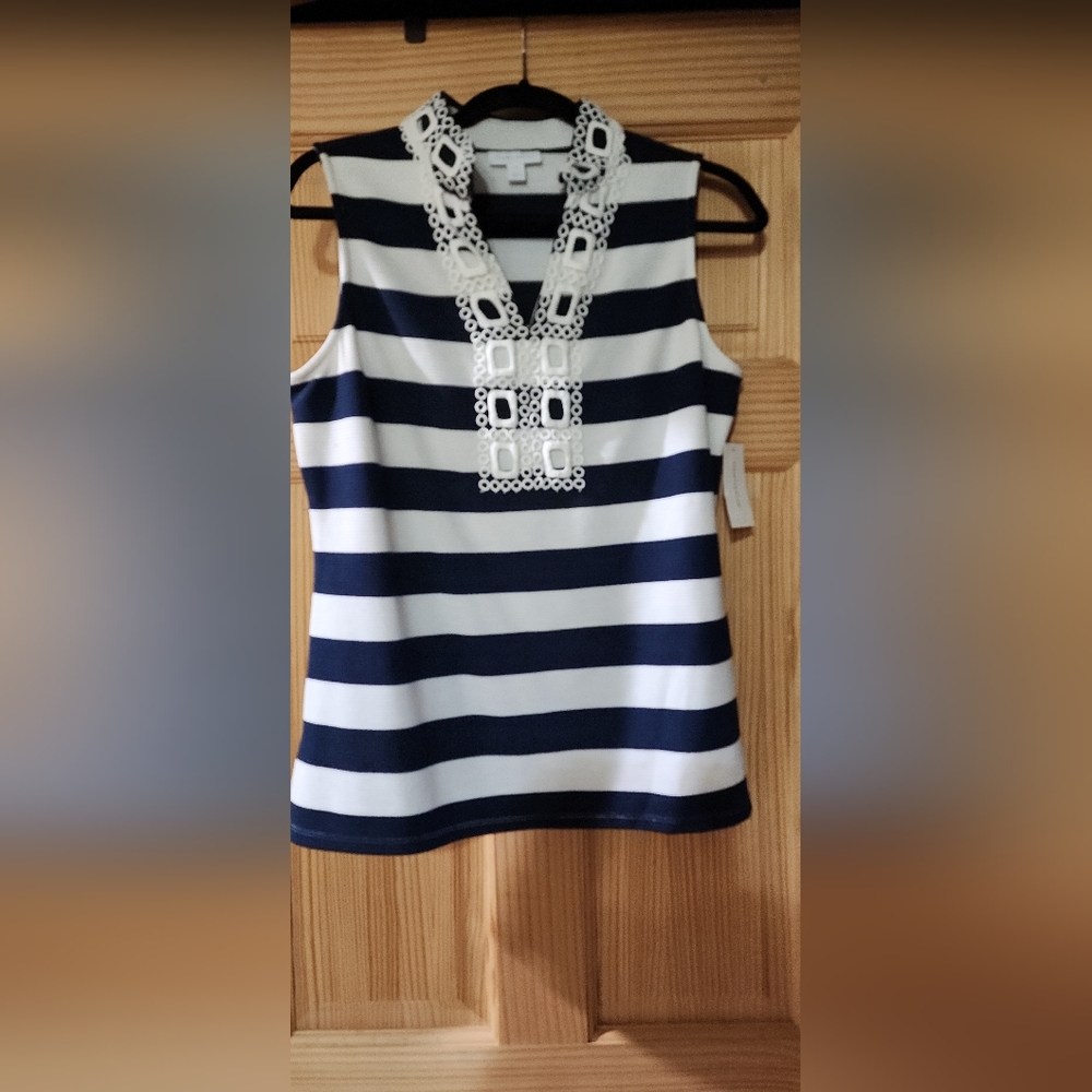 Women's stylish sleeveless top